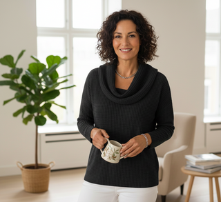 Amber – Warmer Pullover mit elegantem Wasserfallausschnitt