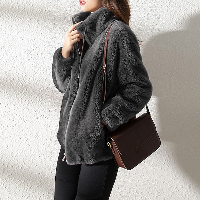 Mira | Kurze Plüschjacke
