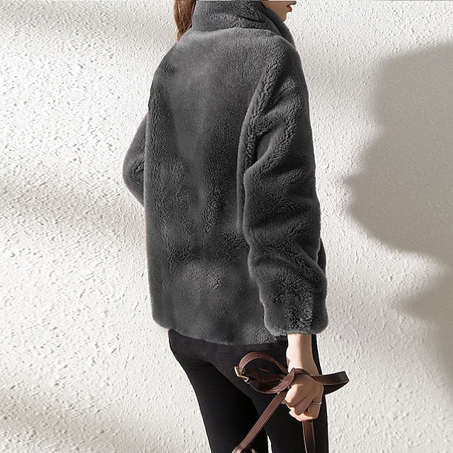 Mira | Kurze Plüschjacke